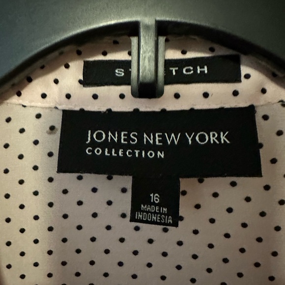 Light pink top with black polka dots. Silky polyester. - Picture 2 of 2